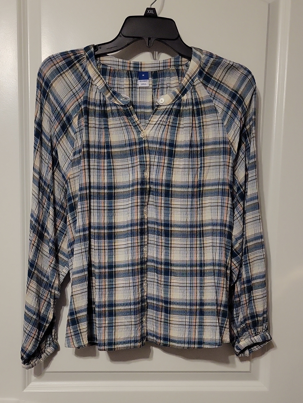 Old Navy Women's Med. Long Sleeve Plaid Button Up Shirt, Like New.